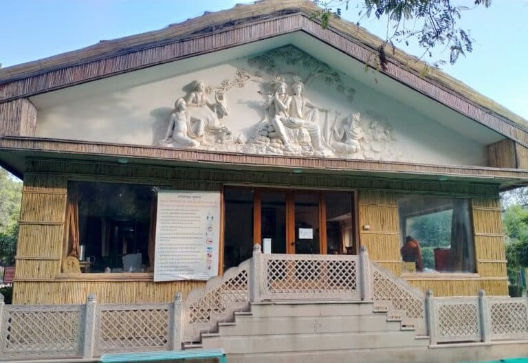 Ashrams and Temples at Raman Reti